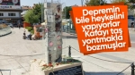CHP’li Kırşehir Belediyesi’nden deprem heykeli: Beton yığınları arasına din bilgisi kitabı konuldu