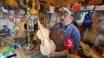 Emekli Ahmet Ay, su kabağını sanata dönüştürüyor